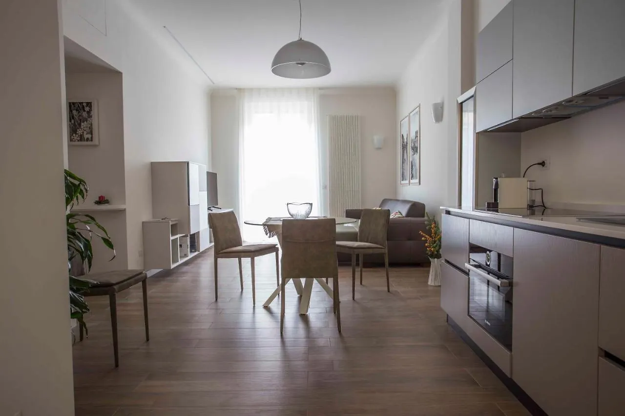 La Casa Di Nausicaa - Aurora Apartment Reggio Calabria 0*,